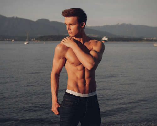 alexbischoffphotography:  A photo from the beach yesterday 