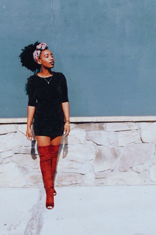 madredenutrias:blackfashion:Thigh highs and smiles. Xoxoyingyang.tumblr.comIg; hailblvckI want these