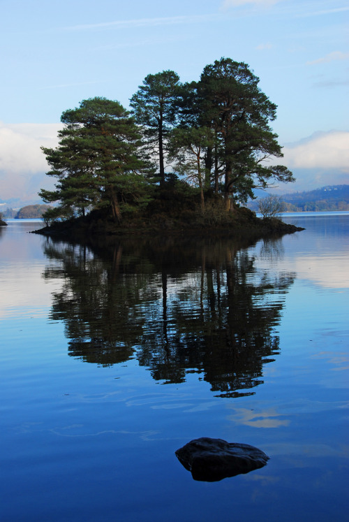 travelingcolors:  Derwent Water, Otter Island | England (by Richard Watkins)
