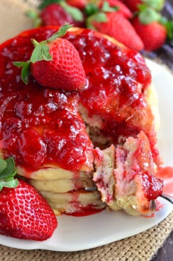 foodffs:  Strawberry Lavender PancakesReally