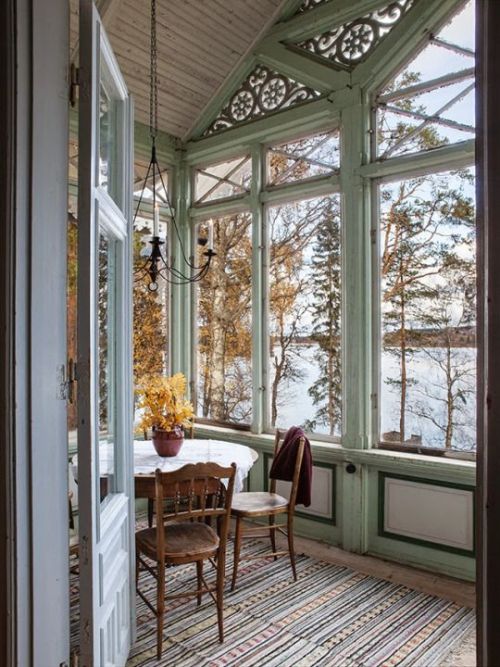 magicalhome:Beautiful old windows!