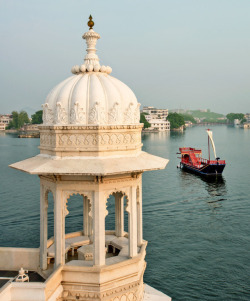 visualjunkee: OF ELEPHANTS AND EMERALDS ROYAL TREATMENT  - photography: Matthew Williams  - CNTraveler March 2014 The City Palace in Udaipur overlooking Lake Pichola: several historic monuments within the vicinity of the palace complex, Lake Palace,
