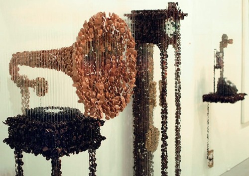 unicorn-meat-is-too-mainstream:Sculptures Made of Thousands of...