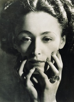 edelinelee:  Nusch Eluard, 1935. Photo Dora