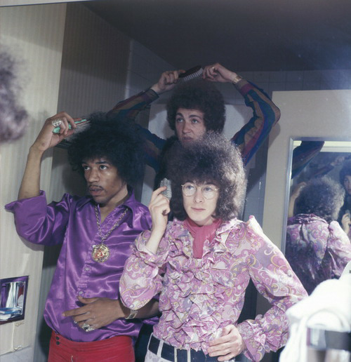 theswinginsixties:The Jimi Hendrix Experience tending to their afros backstage.