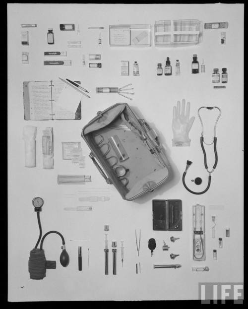 Doctor’s bag and its contents(Al Fenn. 1952)