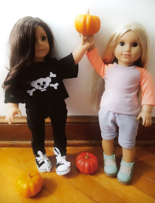 31 Days of Dolloween: Day 4- Something OrangeHazel and Julie had a delightful time pumpkin picking t