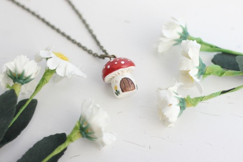 ash-elizabeth-art:  This necklace features a mushroom fairy house with a little door and some flower