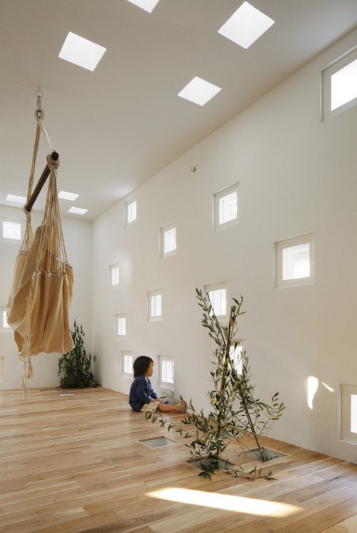 likeafieldmouse:  Takeshi Hosaka - Room Room (2011) The residents of Hosaka’s Room Room are a deaf couple and their two hearing-able children. The windows in its walls and ceilings serve as means of easy communication and visibility among the family.
