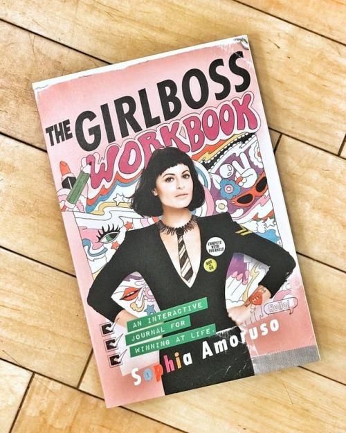 Starting my Monday off like a boss! I read #GirlBoss book by @sophiaamoruso a while back and since I