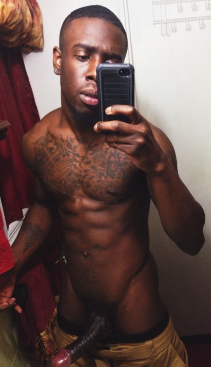 imchillnjustchilln:  lamour79:  goodbigblackdik:     I think I know him  ^^^^^^^^i wish i knew him lol^^^^^