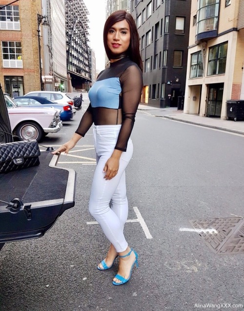 kerrydawg: justkerrydawg:  alinawangxxx: Do these blue heeled sandals go well with white skinny pant