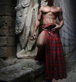 sexylouboutins:  Always wanted my very own Highlander…Bonny indeed.  *JAW DROP* fucking&hellip;.UNF