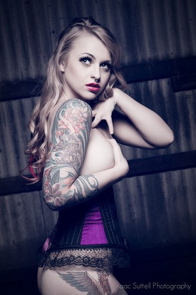 wealllovealternativemodels:  Megan Renee.