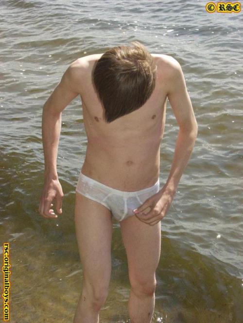 mostlymensunderwear:Ivan’s wet white briefs by the lake