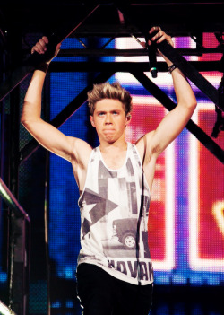 niallerspenis:  moodkiller: Melbourne, 2nd October  armpits armpits armpits  