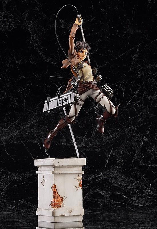 Side-by-side comparison of the Tokyo Joypolis 2017 life-size Eren statue &amp;