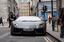 automotivated:  crash—test:  Lambo In London (by Kasper Maansson)