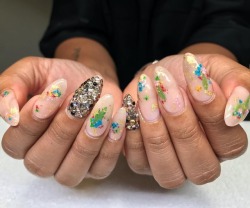 Wedding Nails for my no.1 Mika #fknfantastiknails 🌱💐 Dried flowers with gold leaf - inspired by @tracykawaii 💕 Apologies to everyone I had to cancel , this girls got the flu 😷☹️ #weddingnails #driedflowers #nailart #swarovskinails #longbeach...