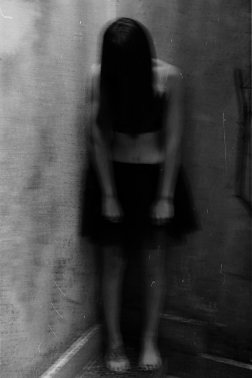 lucianamarti:  Falling like the shattered past. 