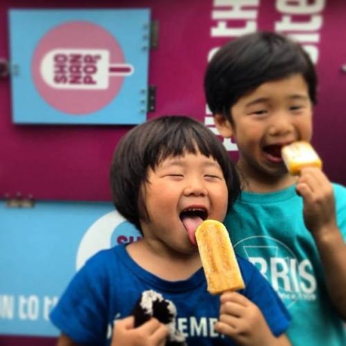 Here are a few photos of some our new friends from Kamakura. Our icepop trike located in Komachi-dori is getting busy as the Japanese summer starts to heat up.