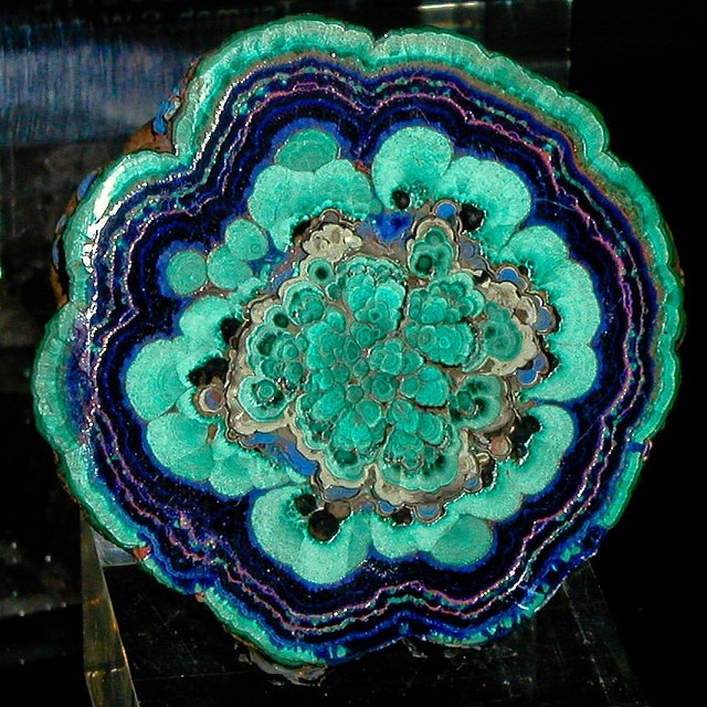 beautiful-minerals:  Azurite and malachite 