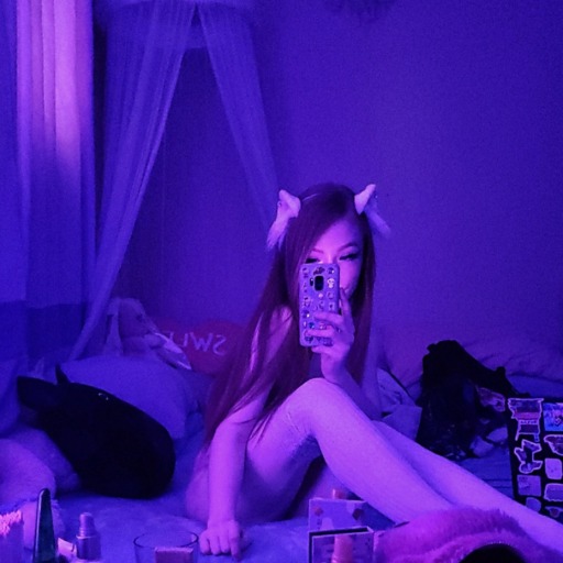 catatonic-kitten:I wish I felt confident enough to post on instagram 😪 maybe if I get a better camera I&rsquo;ll like my pics more
