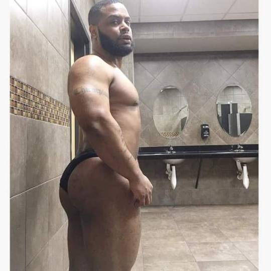 bigbootyquon:  I love a muscular man with a nice fat ass IG: Kingchamp_eze