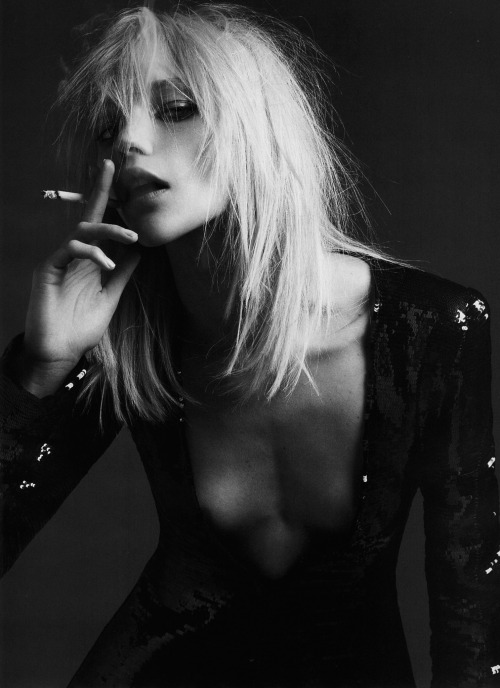 cowboyzoom:  Sasha Pivovarova in ‘Simplement