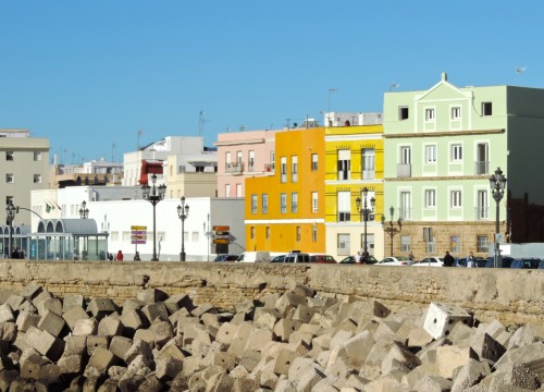 Espolón y casas junto a la calle Campo del Sur, Cádiz, 2016.