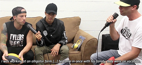 srgntbxrnes:things i love about twenty øne piløts↳ how did you two meet?