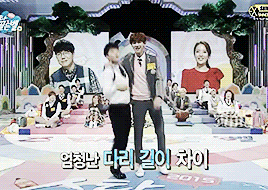 ohbaekhyuns: when you’re trying to dance to growl but chanyeol be like…