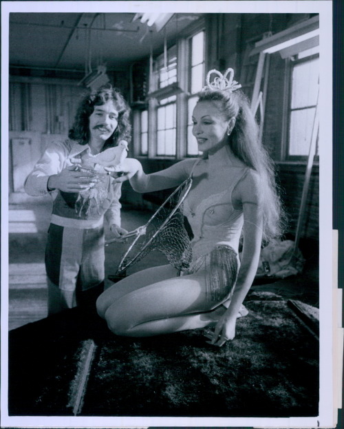 whodovodoo:ilovedamsels1962: Julie Newmar And freaking Doug Henning!!