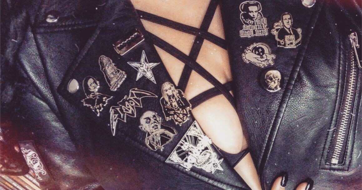 kissingtheshadowss:🔮🖤🥀🔪