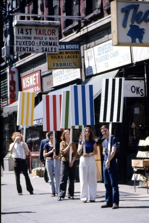 Documentation of Daniel Buren’s, “Seven ballets in Manhattan, travail in situ” in 