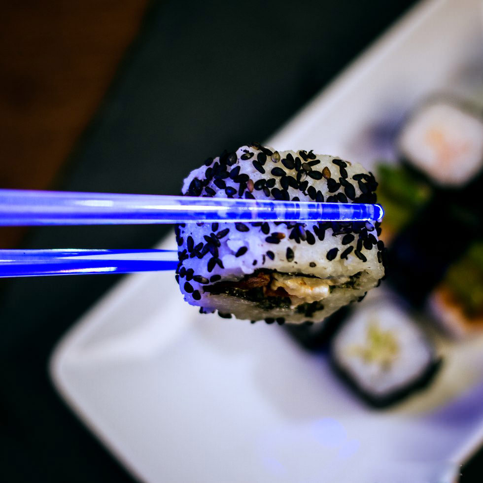 omoshiroitv:  Star Wars Light-Up Chop Sabers illuminate at the touch of a button
