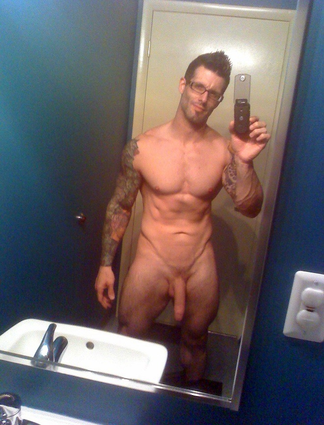 selsableetvanille:  Hung tattoed guy  