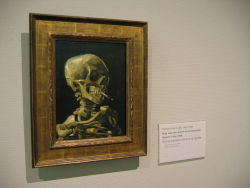  Vincent van Gogh, Kop van een skelet met brandende sigaret(Skull of a Skeleton with Burning Cigarette), 1886. 