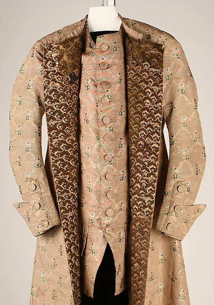 thegentlemanscloset:Banyan with matching waistcoat, circa 1760. French. Silk with linen backing. Bro