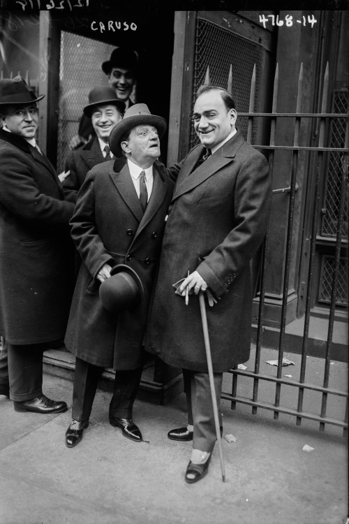 onceuponatown:New York. Enrico Caruso on Photo Op Duties with Various Gentlemen of the Metropolita