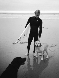 highenoughtoseethesea:  Kolohe &amp; his dogs. 