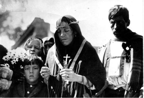 Mid-1920′s Common Mexican Catholic Scene¡Viva Cristo Rey y Nuestra Señora de Guad