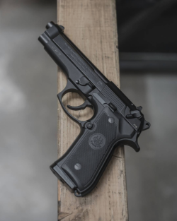 tacticalsquad:    Beretta 92FS at @ReadyGunner   