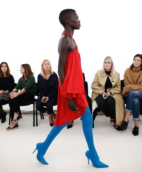 Porn Pics huthor:Balenciaga ss 17