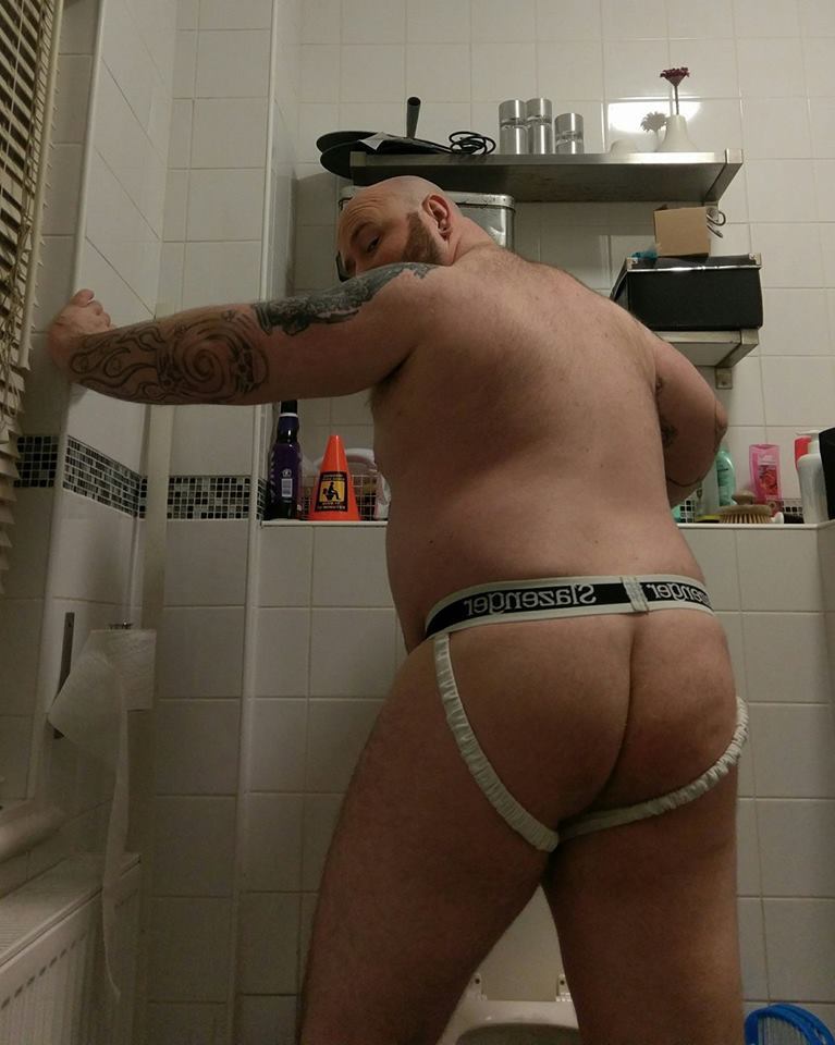 littlebuddhacub:  cubbybangbang:  alwayshornybear:Chubby Lee, with love.  Holy shit!!
