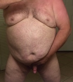 megabaerchen:  superchubbill:  At the request of Anon, here is a pic of my lil’ cock.  Hammer geile!! 😜👅💦🐷👍🏻😛