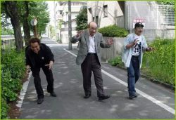 returnofpowerbastard: pawsthomasanderson:  All 3 generations of Godzilla suit wearers walking down the street together  that street must be huge 