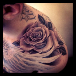 thievinggenius:  Tattoo done by Eric Marcinizyn.