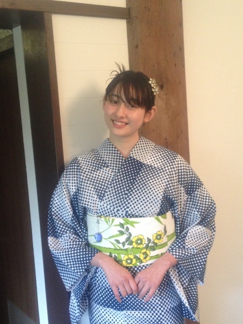 momoiroclover:  (Twitter / SPUR_magazine: 「和の香り」で登場してくれた早見あかりちゃん。しっとり美人で …から)