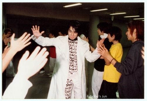 runawaylildevil:2001.12. - 2002.01.コンサート 「ARASHI All Arena tour"Join the STORM"」嵐